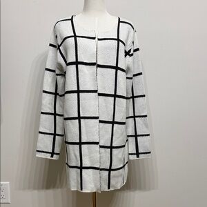 OLIVE.O Size L White and Black Grid Pattern Cardigan